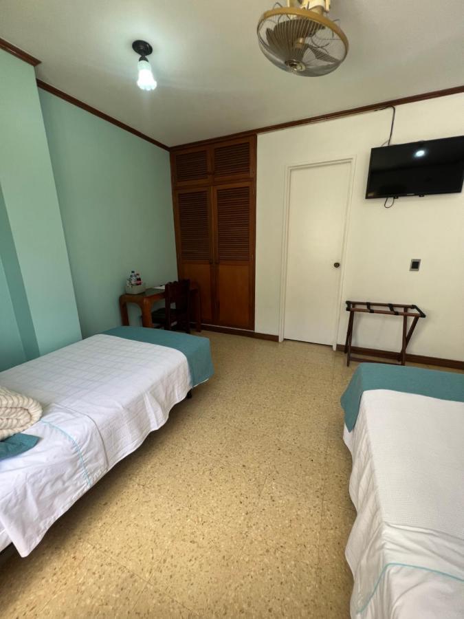 Hotel Caucasia Dış mekan fotoğraf