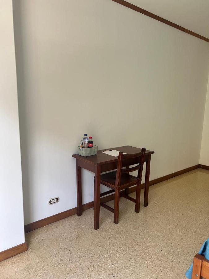Hotel Caucasia Dış mekan fotoğraf