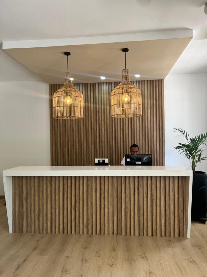Hotel Caucasia Dış mekan fotoğraf