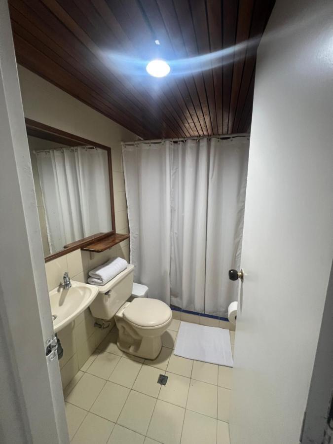 Hotel Caucasia Dış mekan fotoğraf